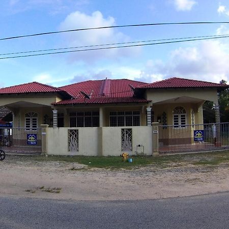 Fbs Guesthouse Дунгун Екстериор снимка
